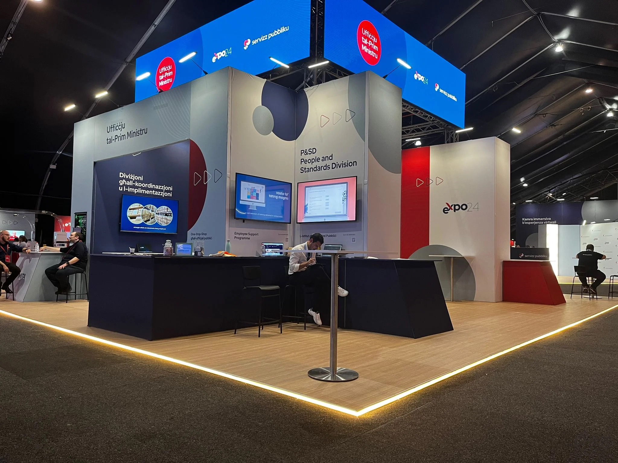 EXPO FLOOR